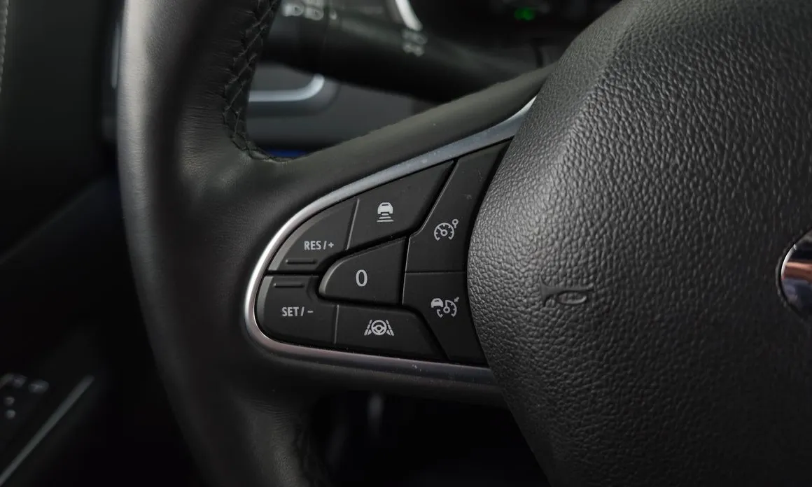 Renault SM6