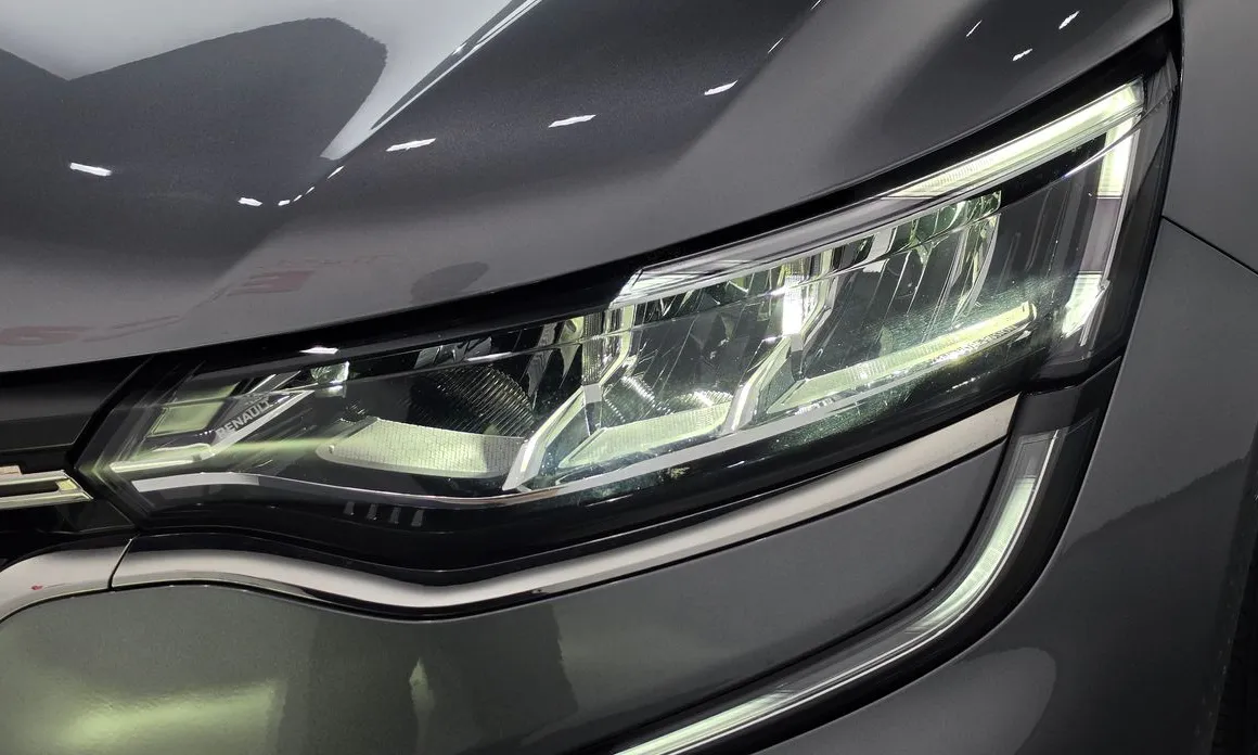 Renault SM6