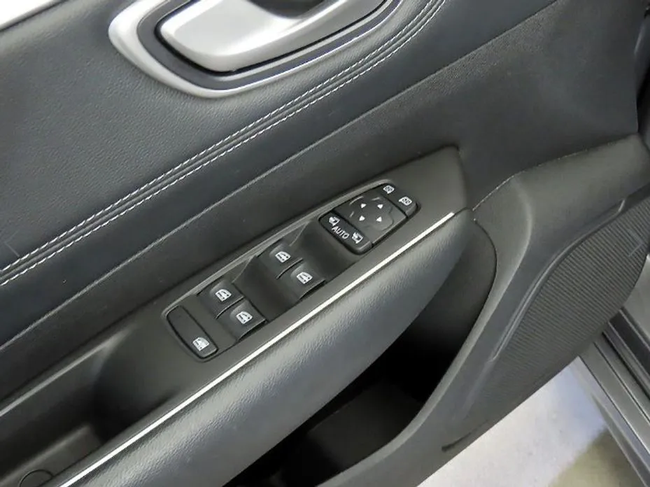 Renault SM6