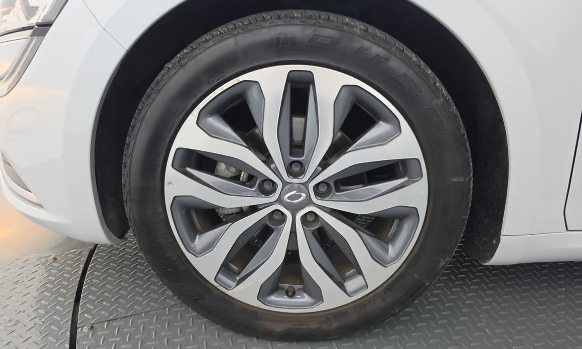 Renault SM6