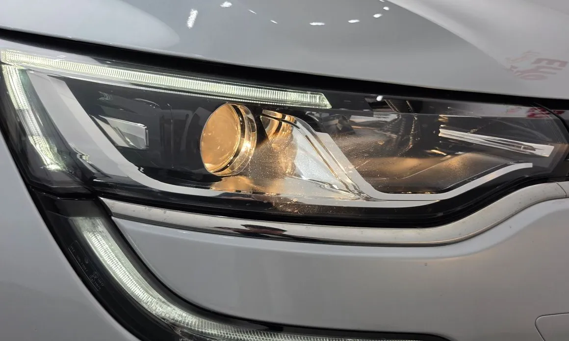 Renault SM6