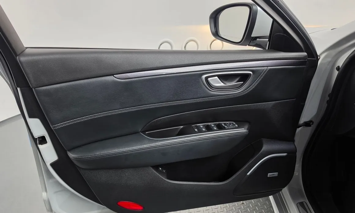 Renault SM6