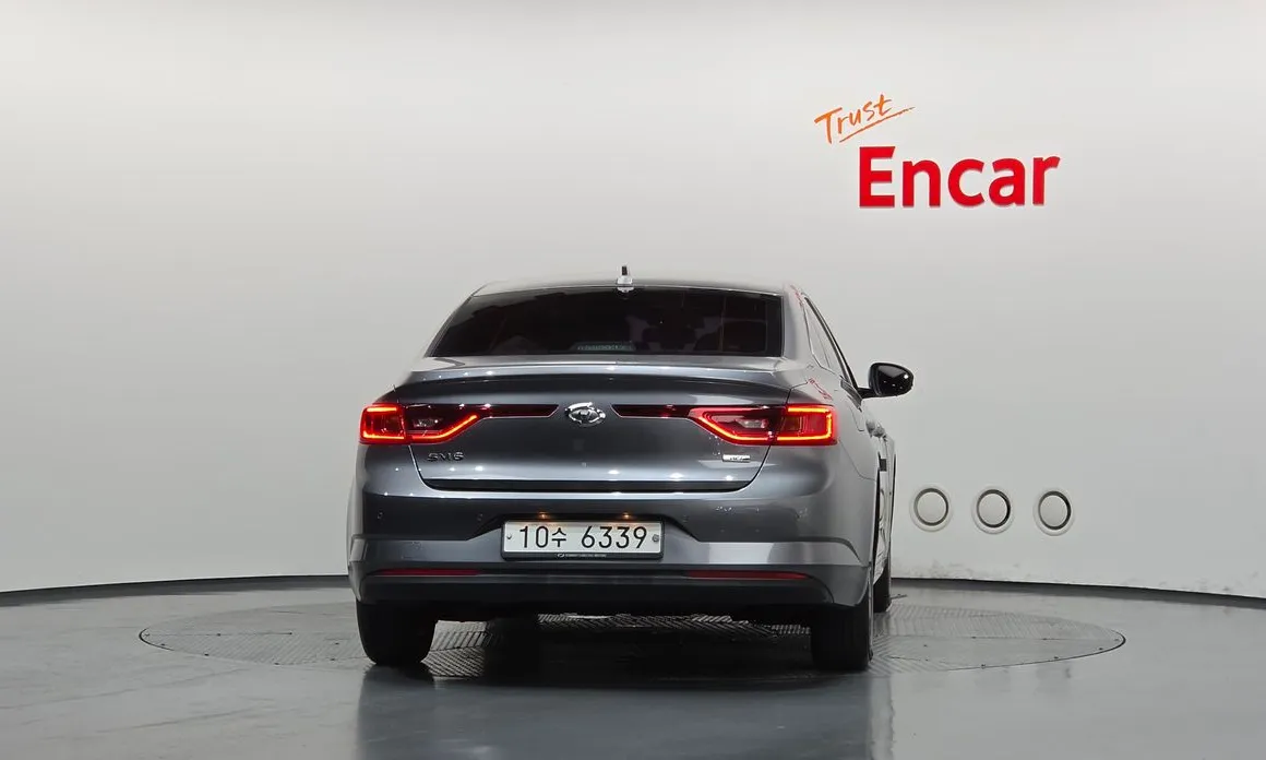 Renault SM6