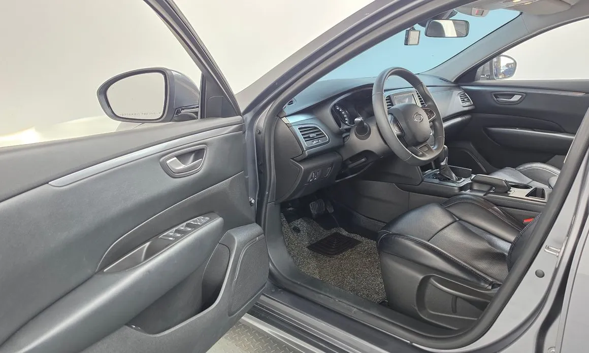 Renault SM6