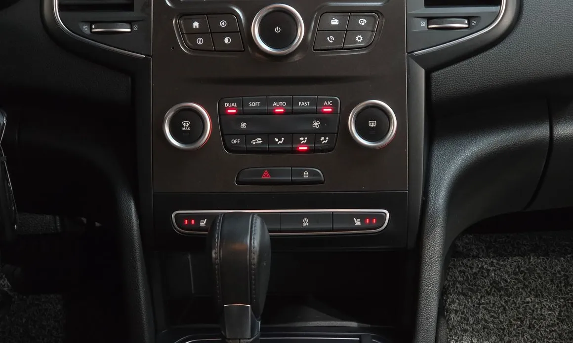 Renault SM6