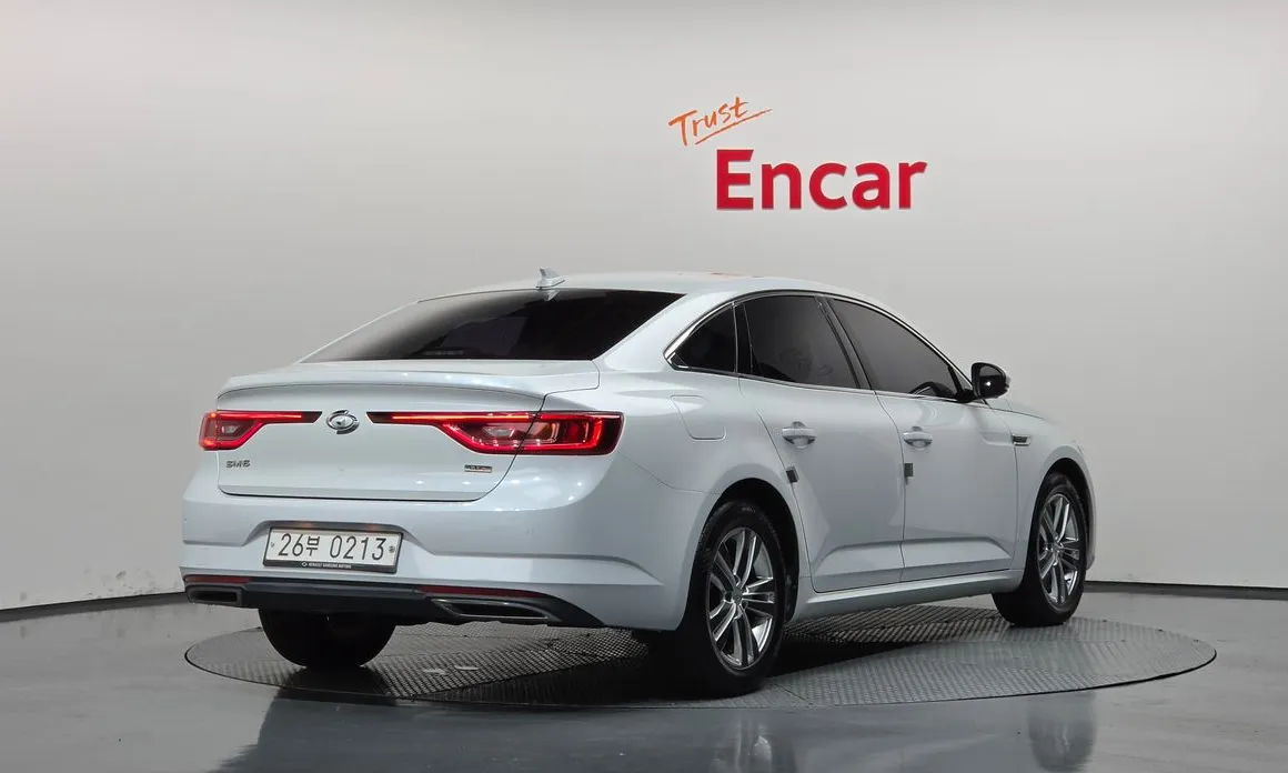 Renault SM6