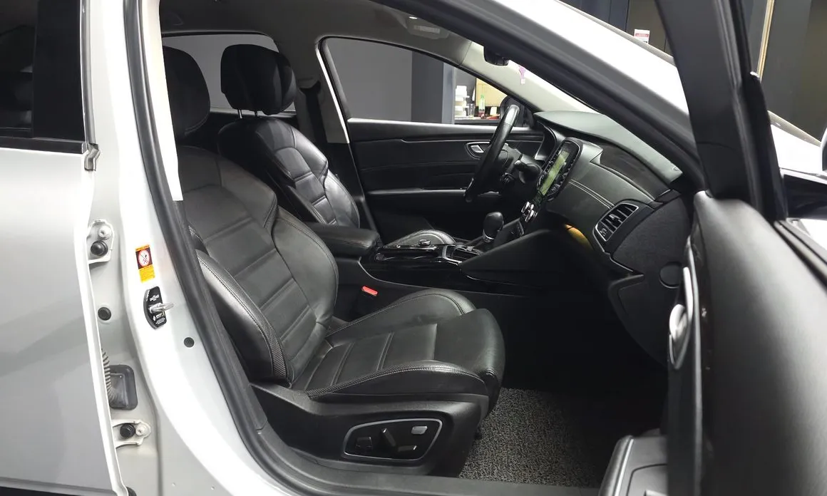 Renault SM6