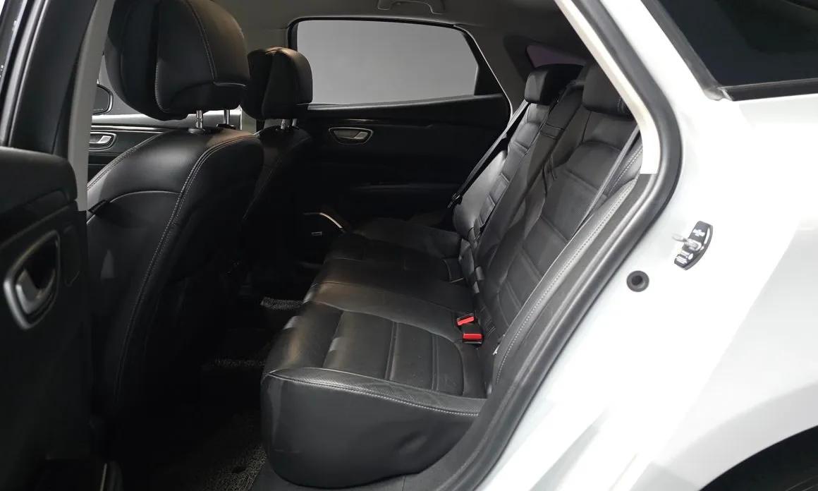 Renault SM6