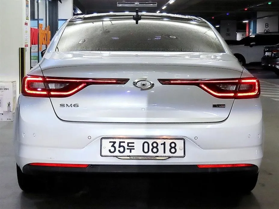 Renault SM6