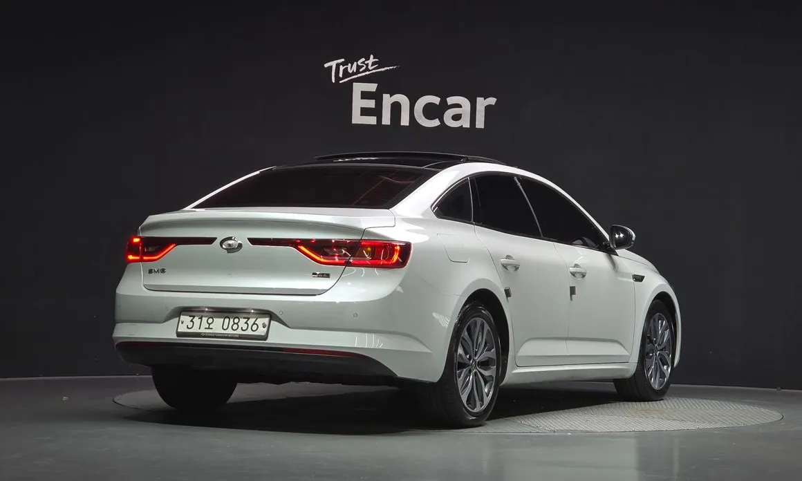 Renault SM6