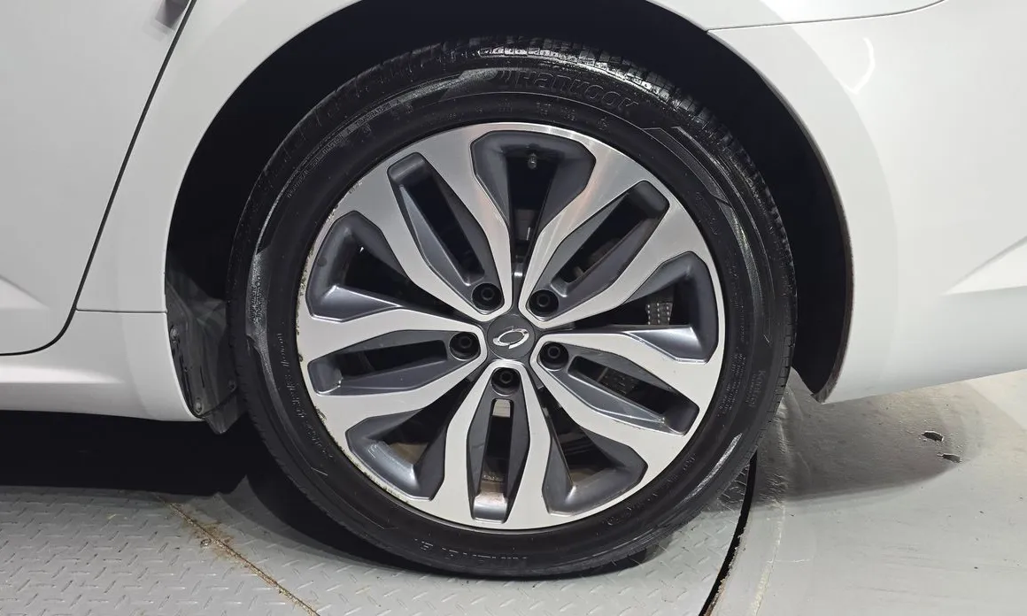 Renault SM6
