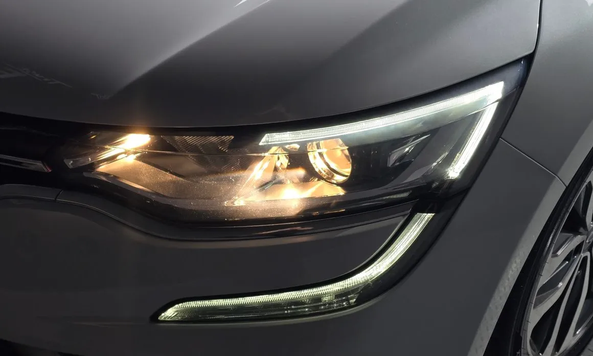 Renault SM6