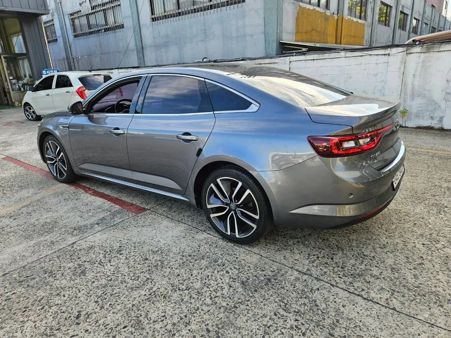 Renault SM6