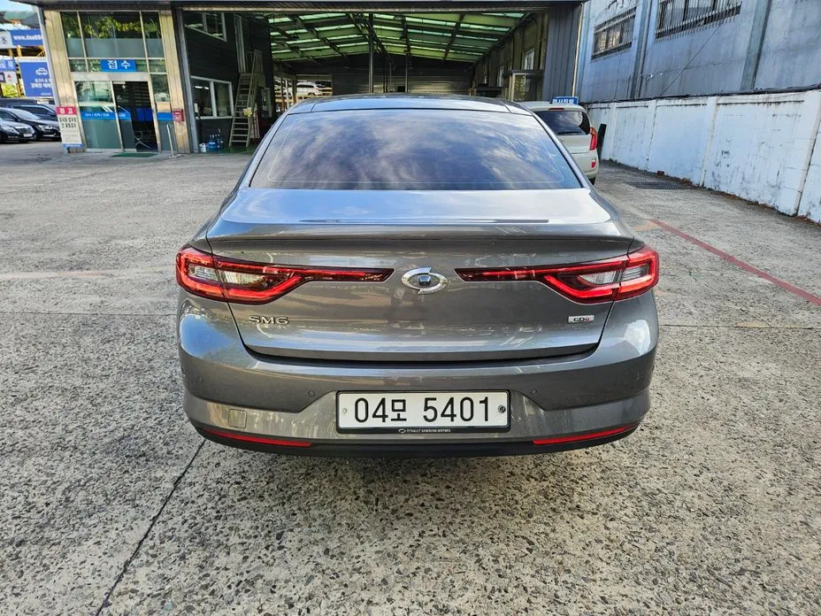 Renault SM6