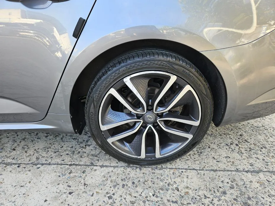 Renault SM6