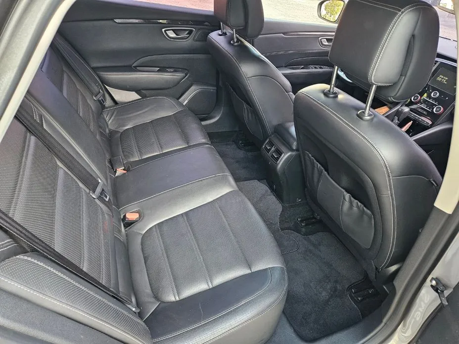 Renault SM6