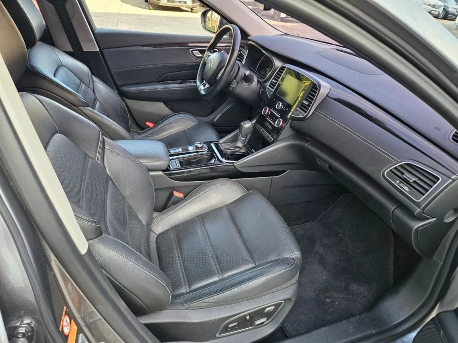 Renault SM6