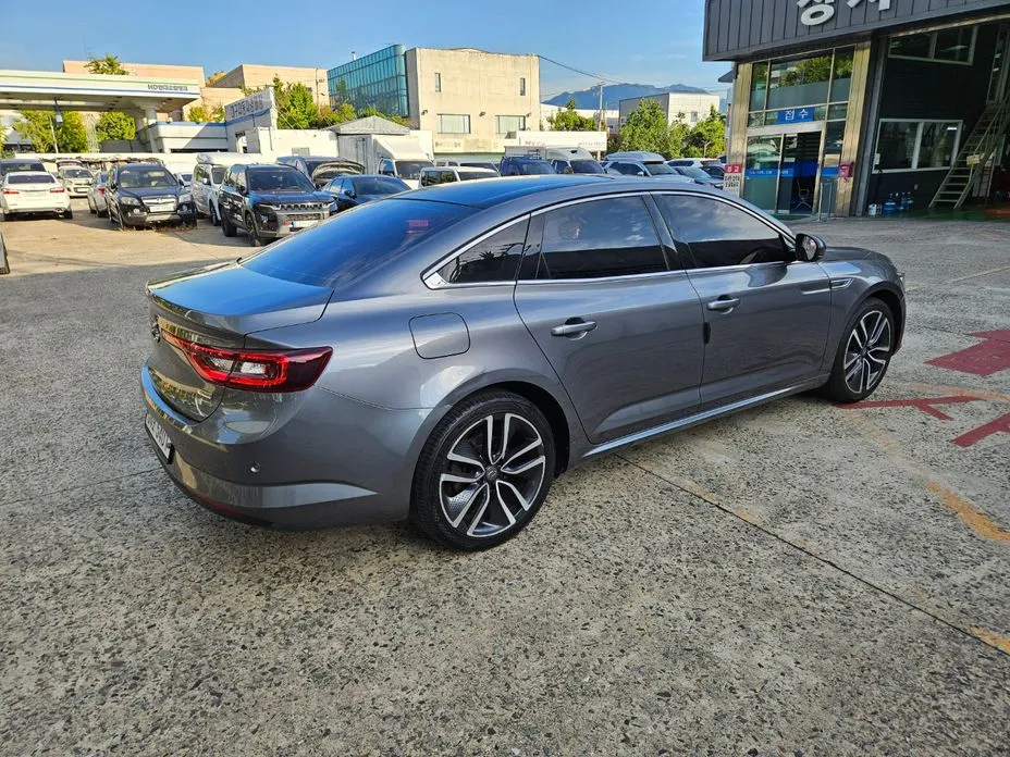 Renault SM6