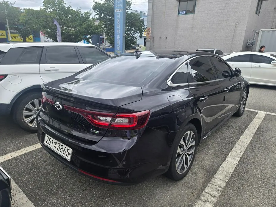 Renault SM6