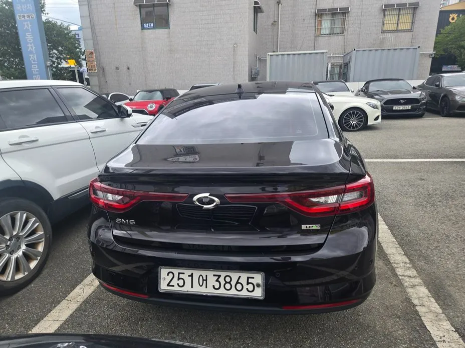 Renault SM6