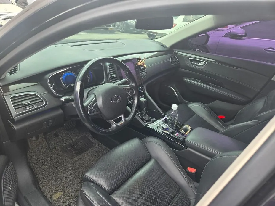 Renault SM6