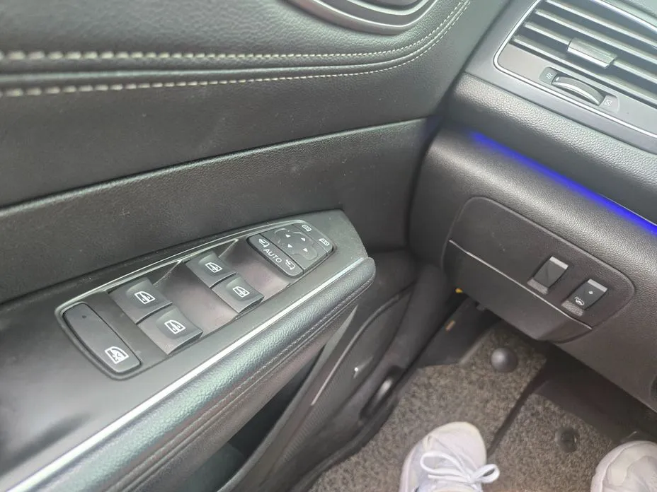 Renault SM6