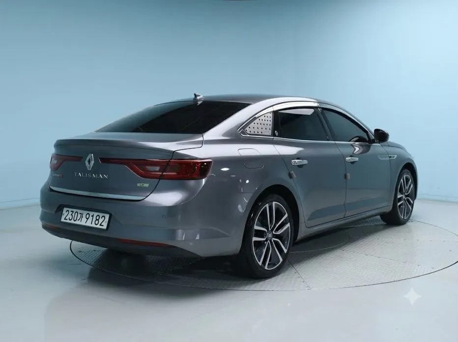 Renault SM6