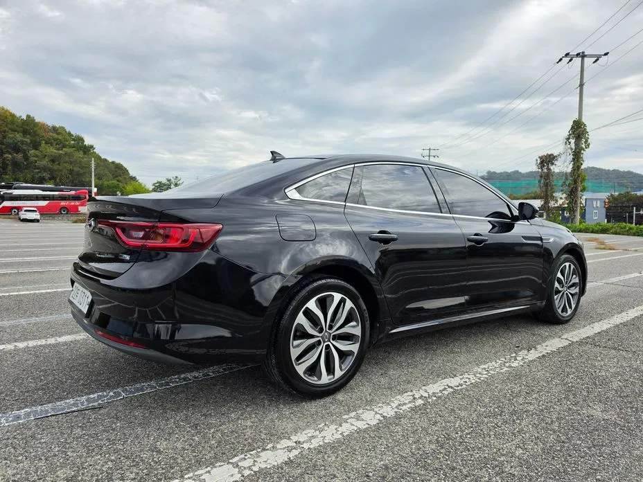 Renault SM6