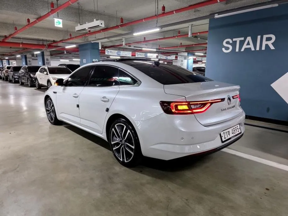 Renault SM6