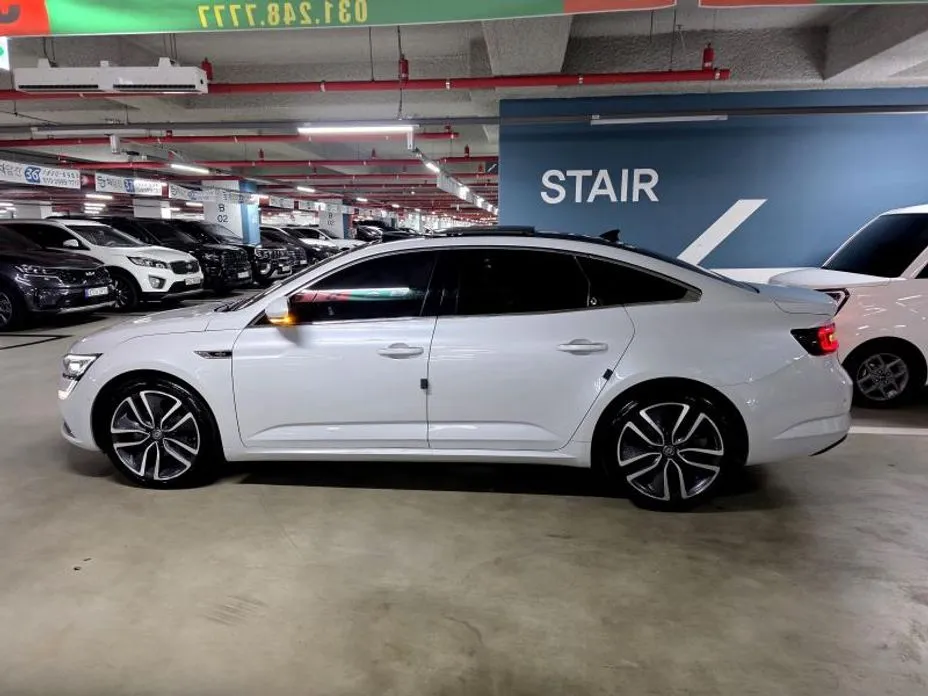 Renault SM6