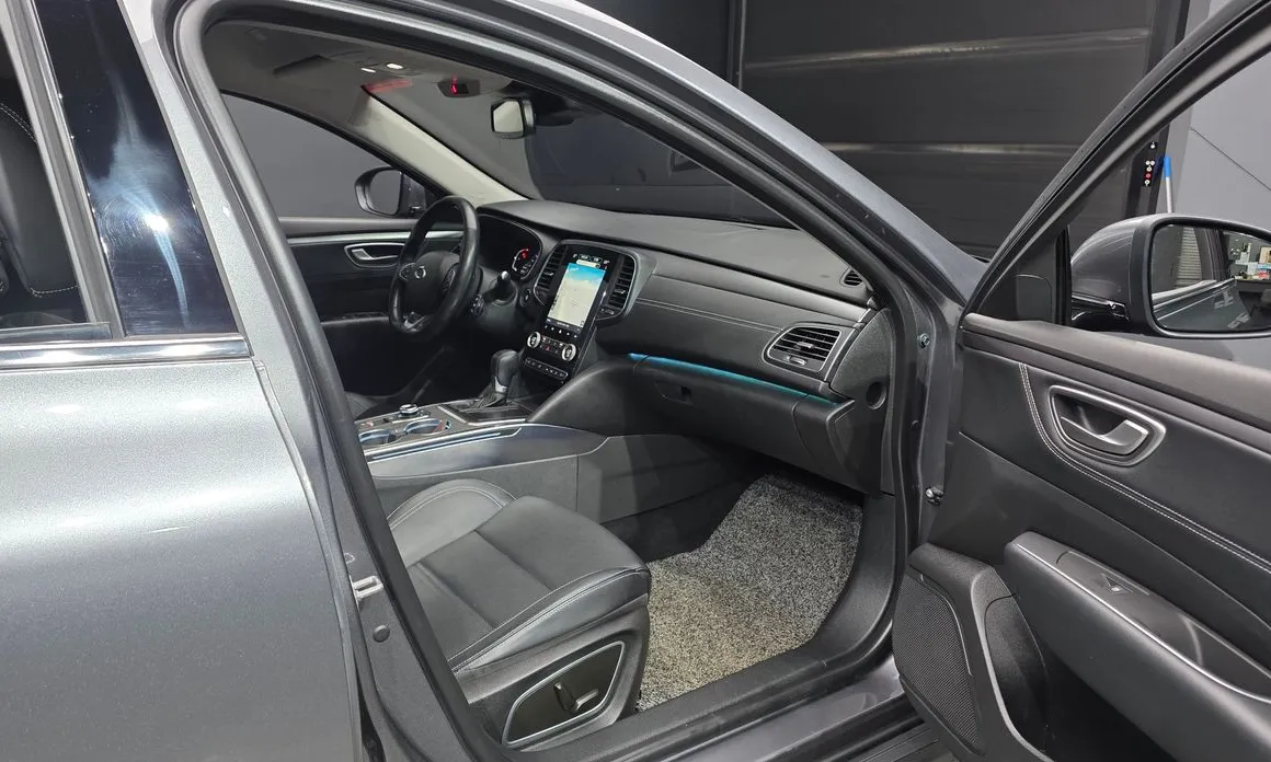Renault SM6
