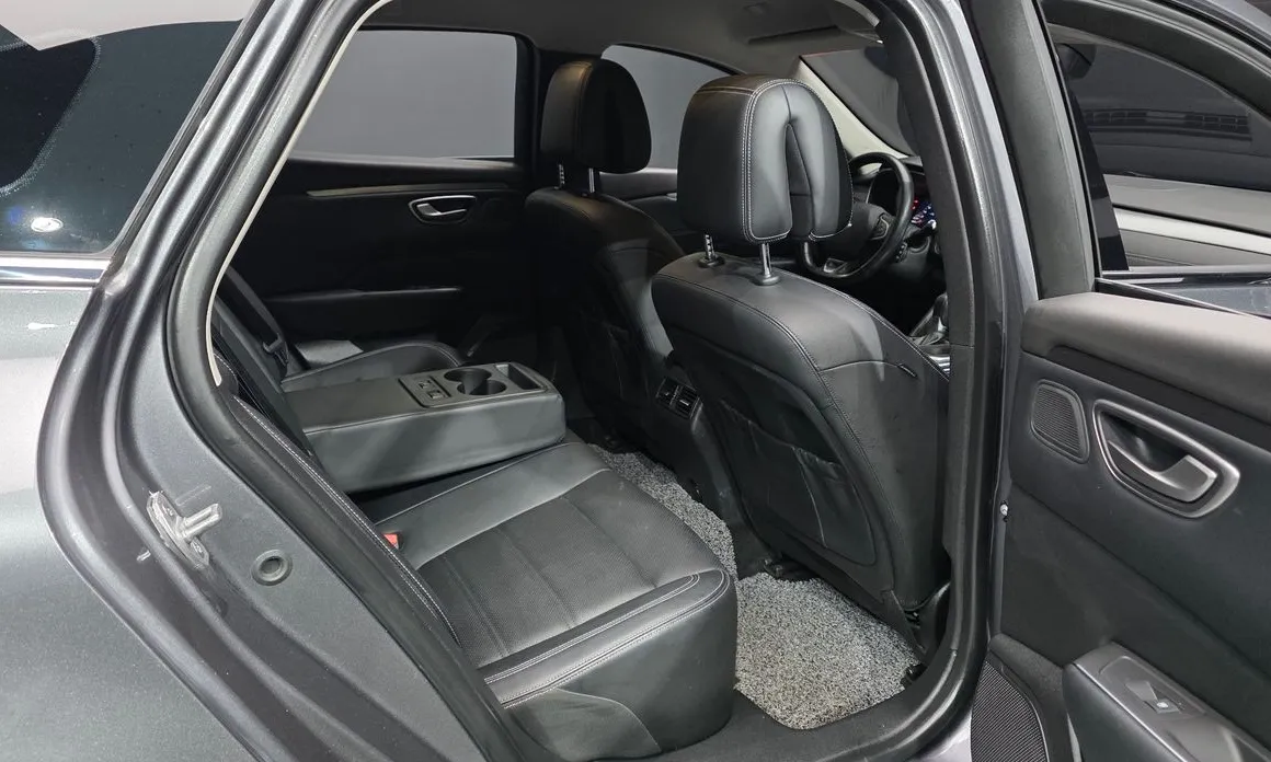 Renault SM6
