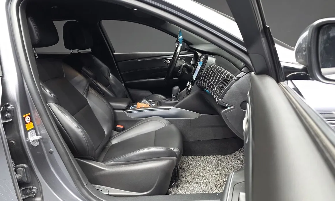 Renault SM6