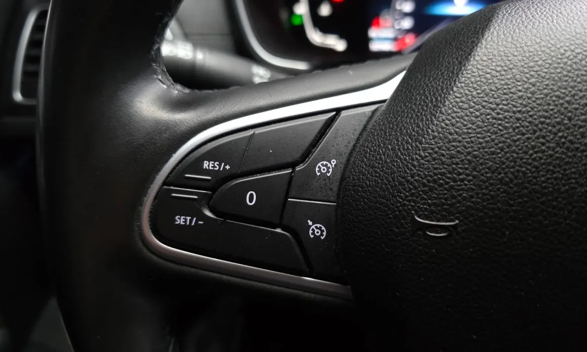 Renault SM6