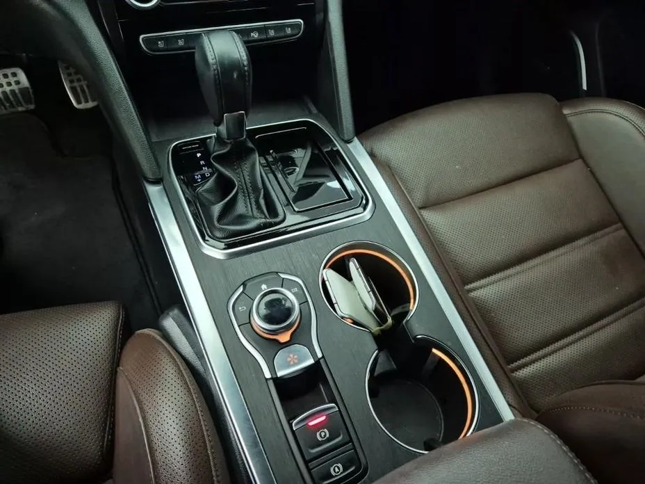 Renault SM6