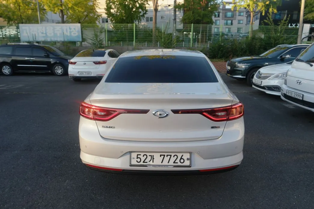 Renault SM6