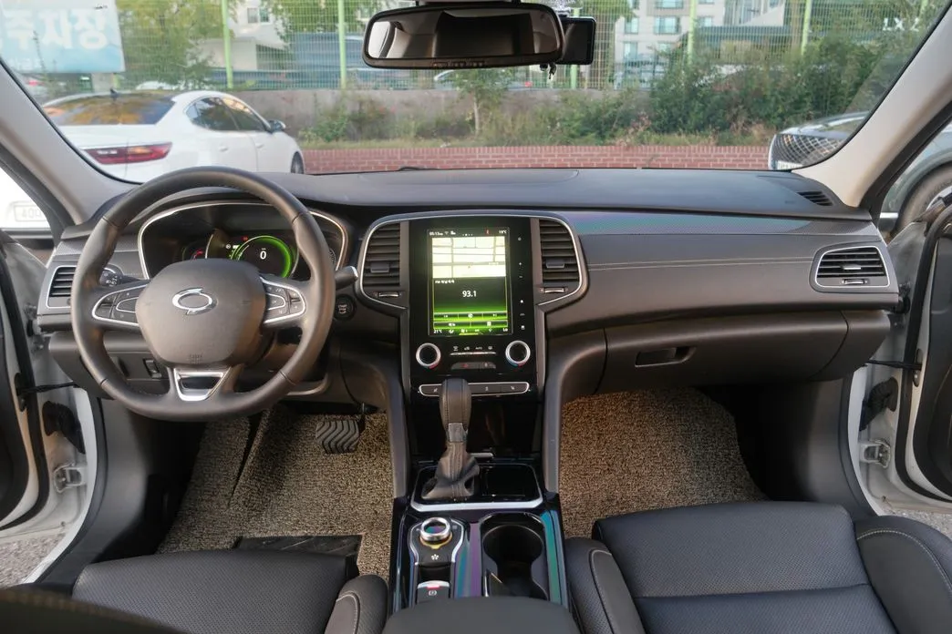Renault SM6