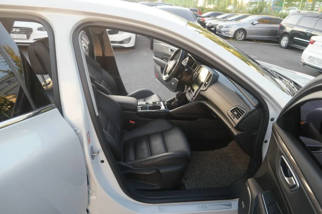 Renault SM6