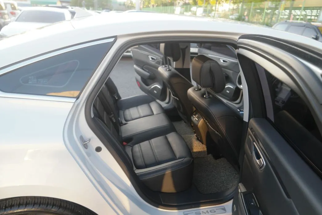 Renault SM6
