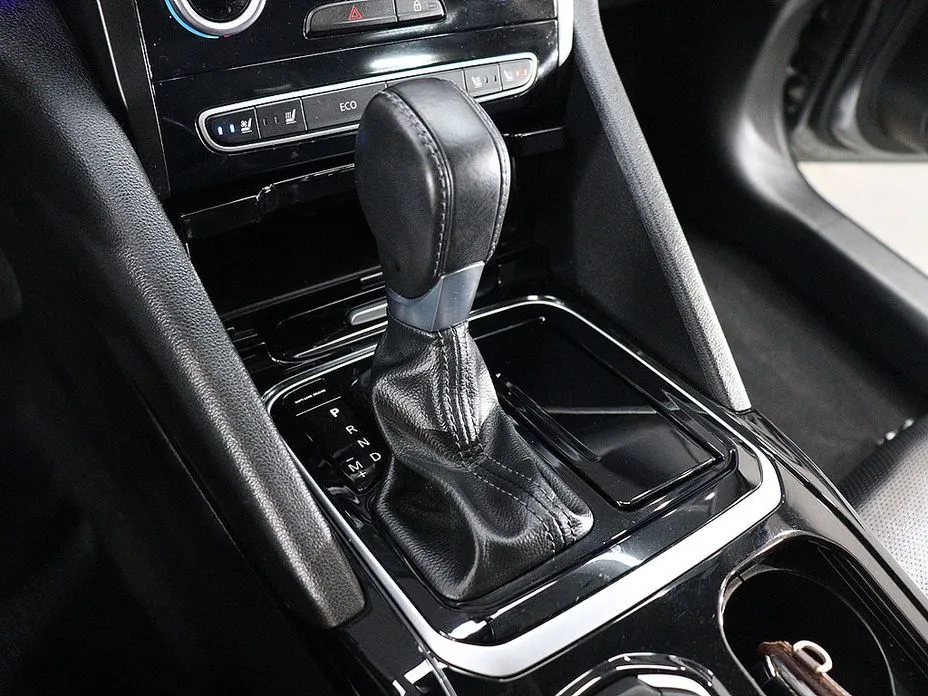 Renault SM6