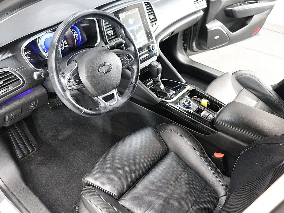 Renault SM6