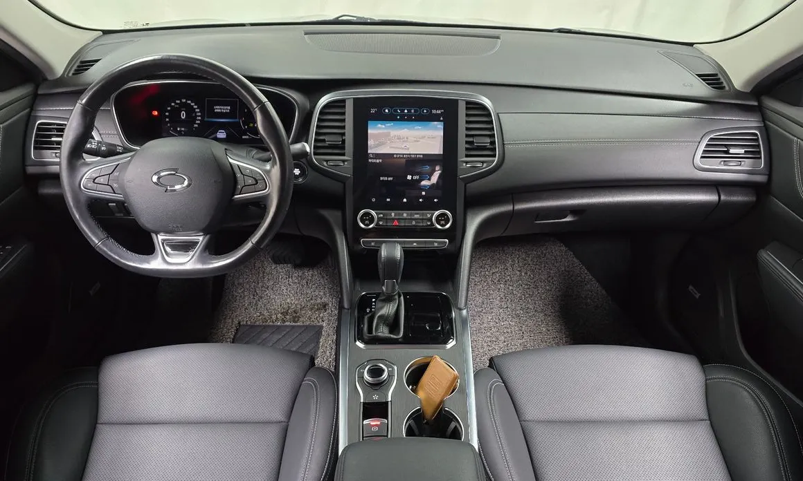 Renault SM6