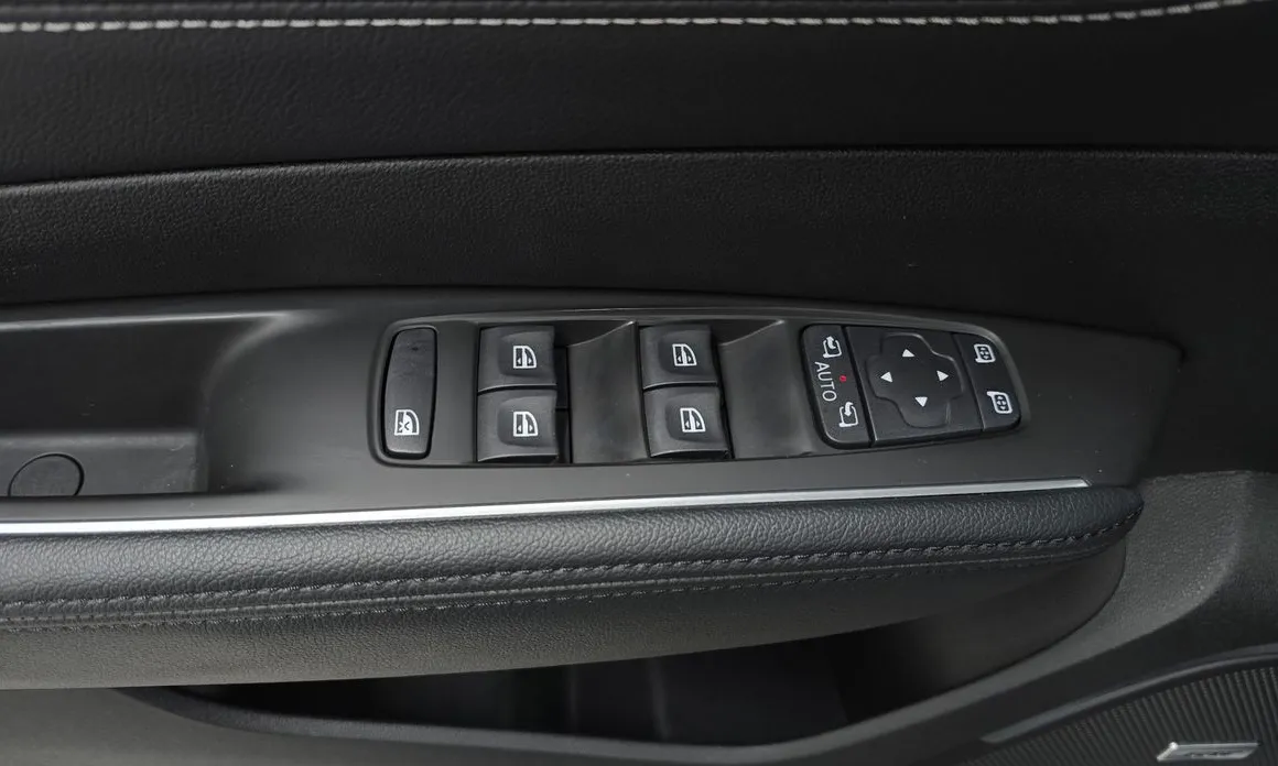 Renault SM6