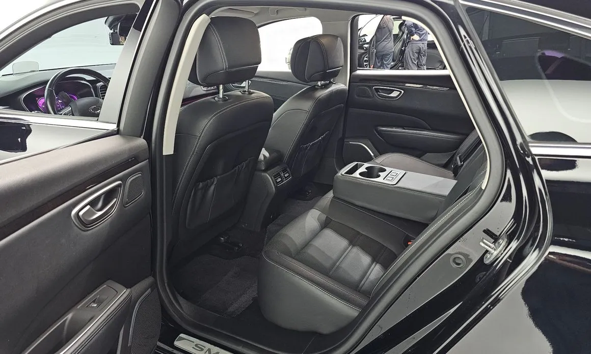 Renault SM6