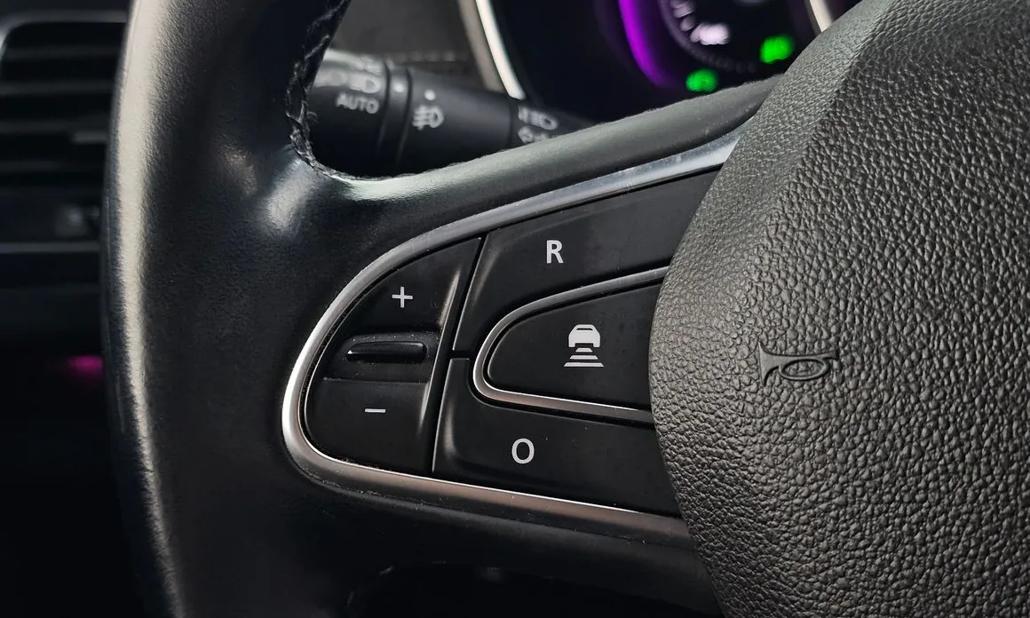 Renault SM6