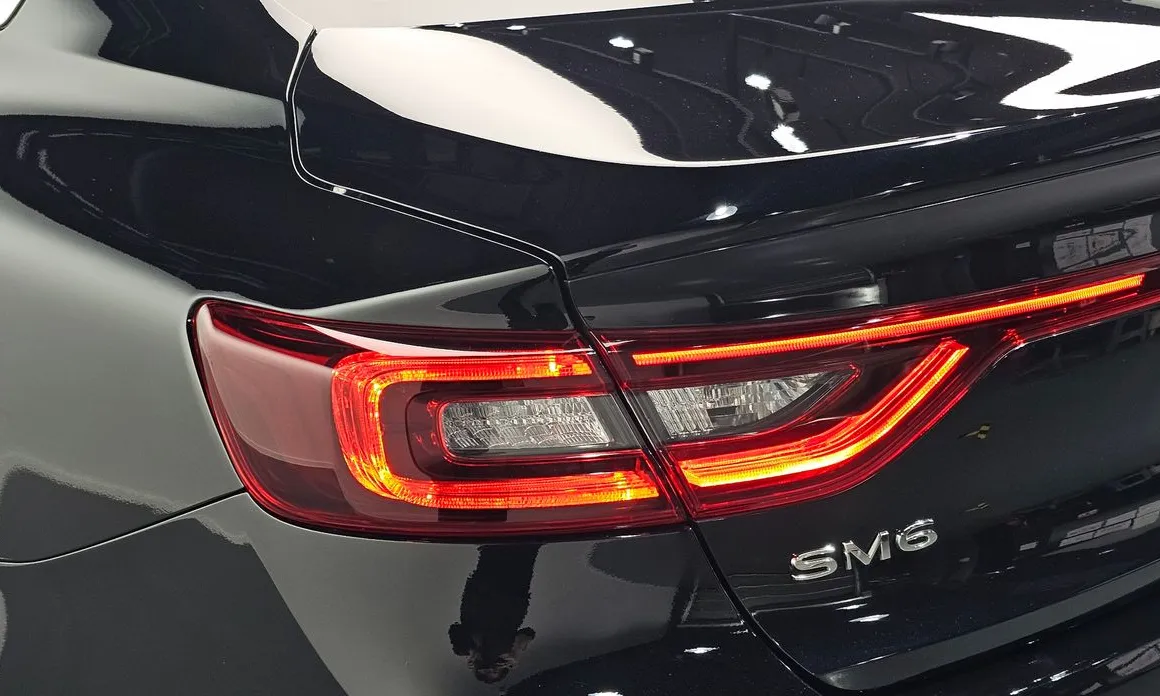 Renault SM6