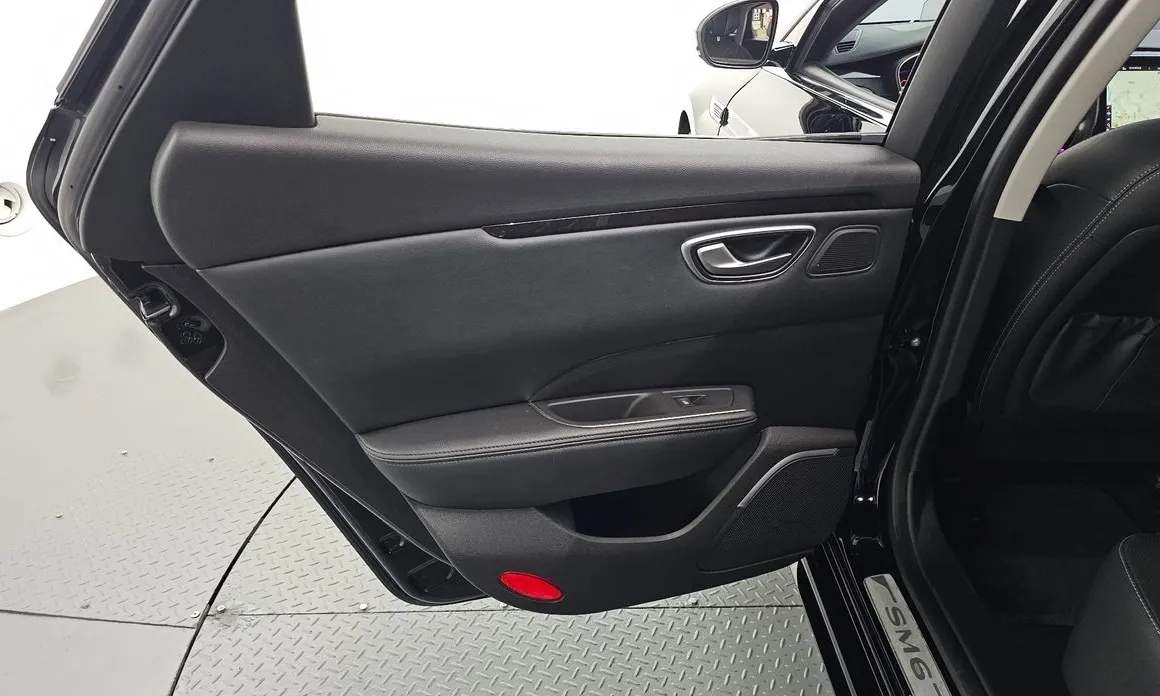 Renault SM6