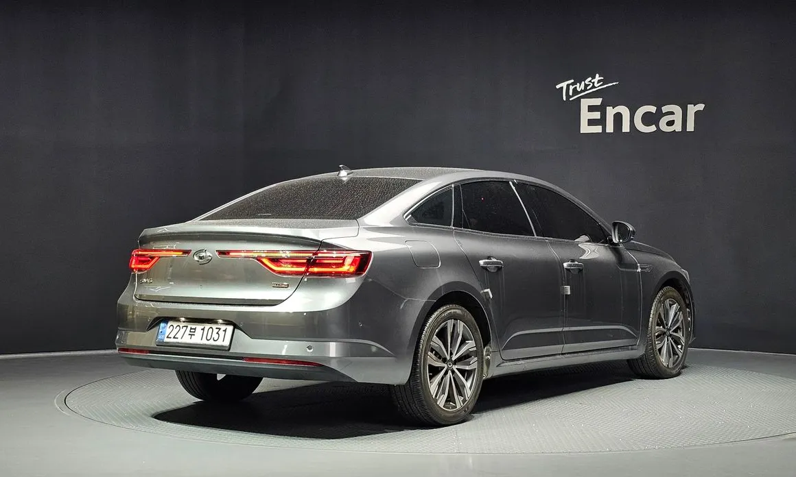 Renault SM6