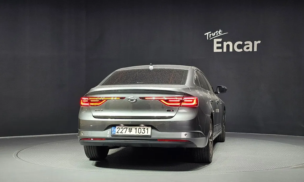 Renault SM6