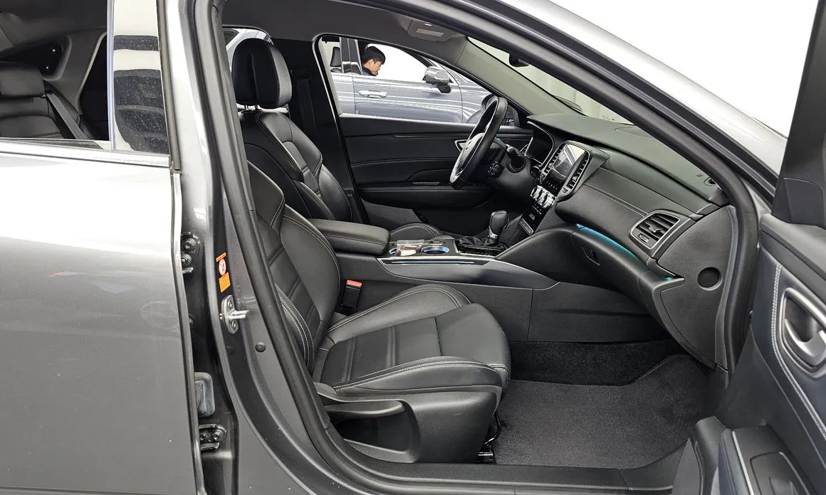 Renault SM6